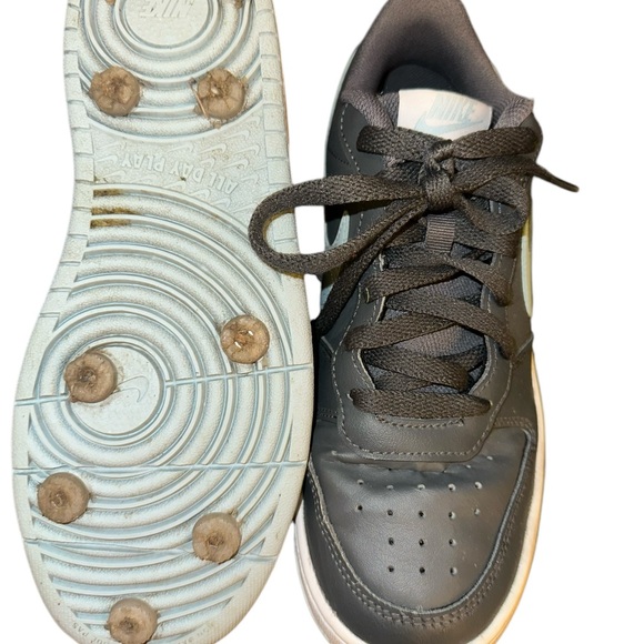 Nike cleats. Size 6y - Picture 4 of 4